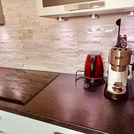 Modern Apartment, 300m From Main Street And Aupark Apartmán *