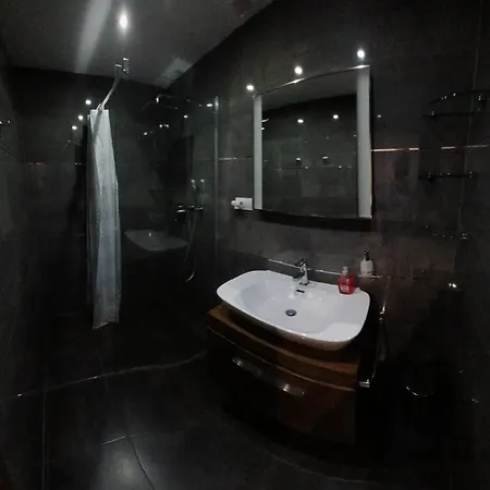 Modern Apartment, 300m From Main Street And Aupark Appartement