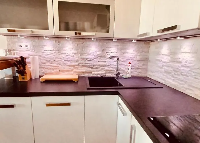 Modern Apartment, 300m From Main Street And Aupark 아파트 *