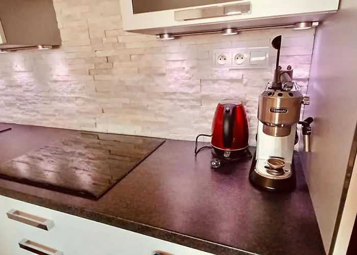 Modern Apartment, 300m From Main Street And Aupark 아파트 *