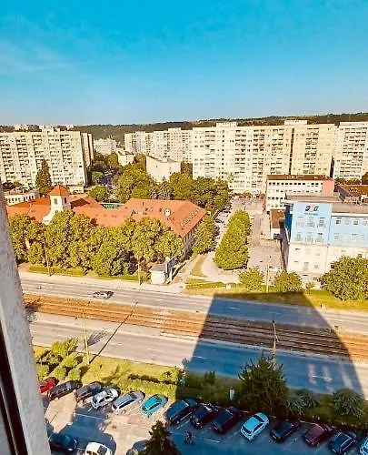 Modern Apartment, 300m From Main Street And Aupark 아파트 *